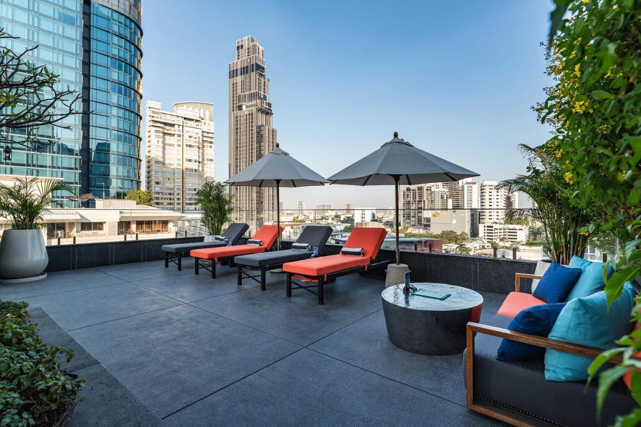 Muu Bangkok, Small Luxury Hotels Of The World Dış mekan fotoğraf The rooftop pool at the hotel