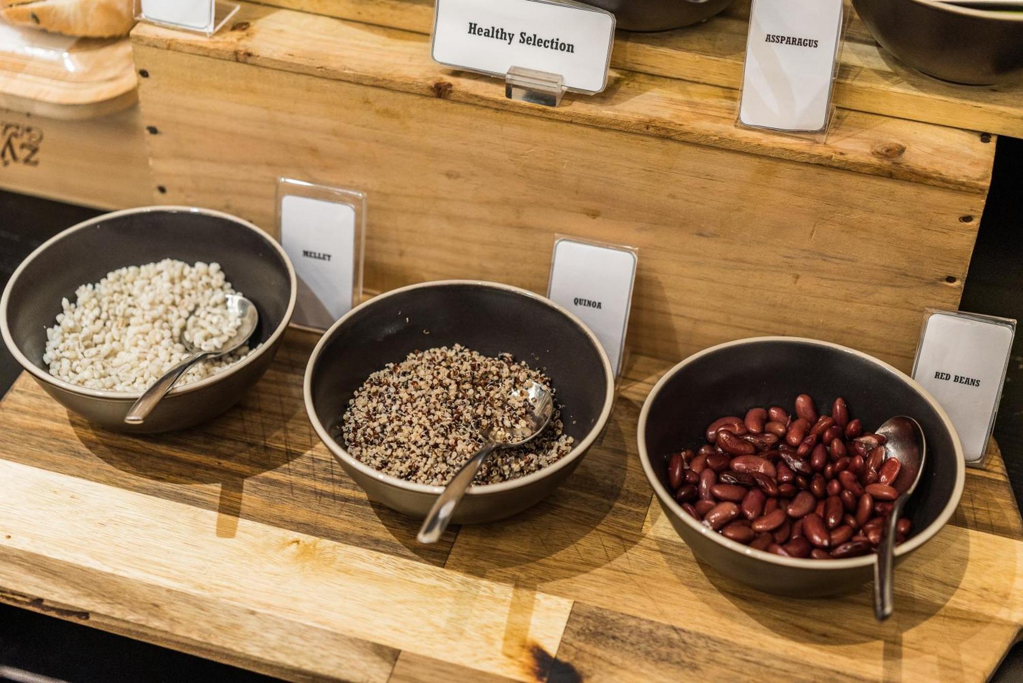 Muu Bangkok, Small Luxury Hotels Of The World Dış mekan fotoğraf Healthy selection at a buffet