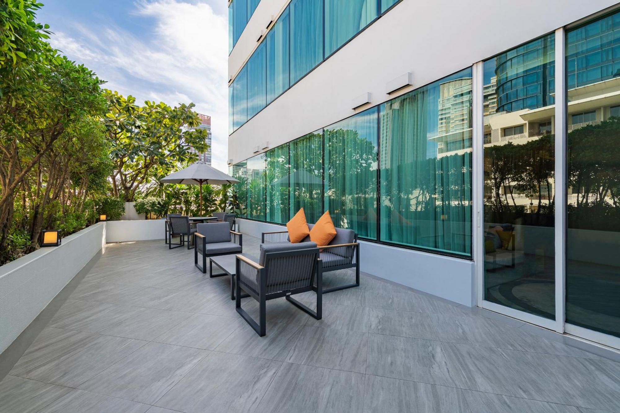 Muu Bangkok, Small Luxury Hotels Of The World Dış mekan fotoğraf The Terrace at the hotel
